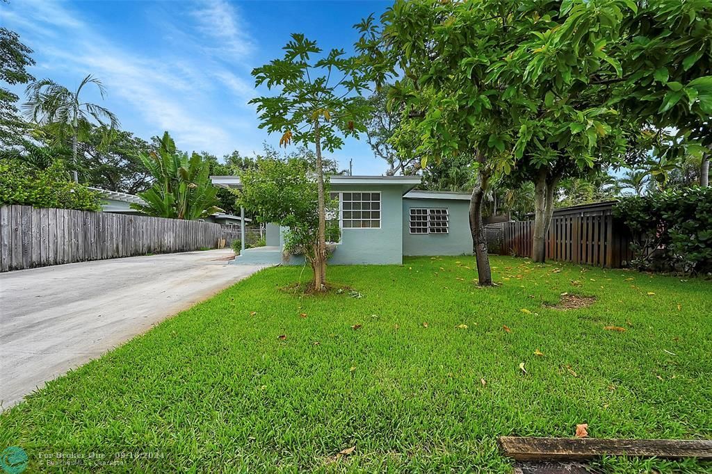 For Sale: $500,000 (4 beds, 2 baths, 1449 Square Feet)