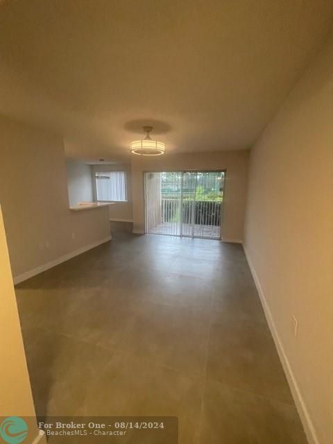 For Rent: $1,900 (1 beds, 1 baths, 1112 Square Feet)