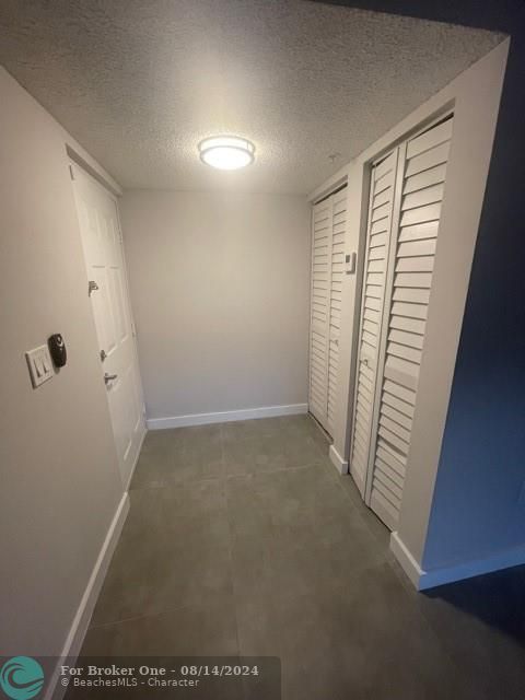 For Rent: $1,900 (1 beds, 1 baths, 1112 Square Feet)