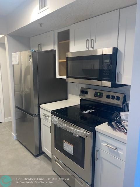 For Rent: $1,900 (1 beds, 1 baths, 1112 Square Feet)