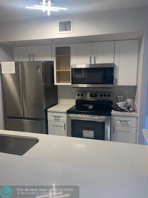 For Rent: $1,900 (1 beds, 1 baths, 1112 Square Feet)