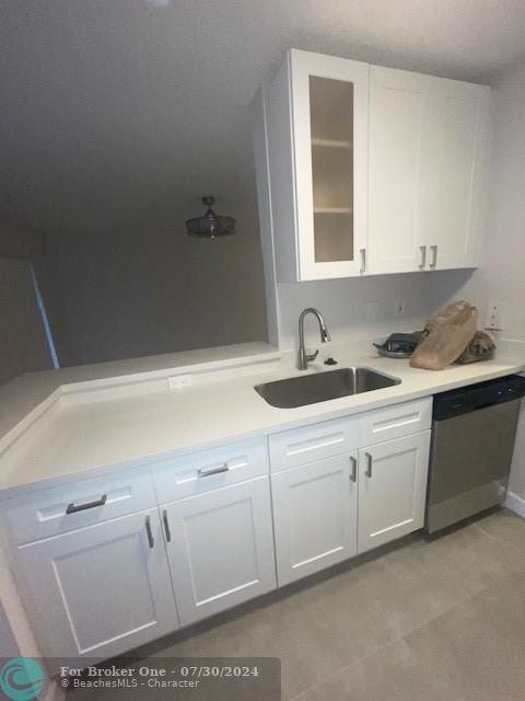 For Rent: $1,900 (1 beds, 1 baths, 1112 Square Feet)