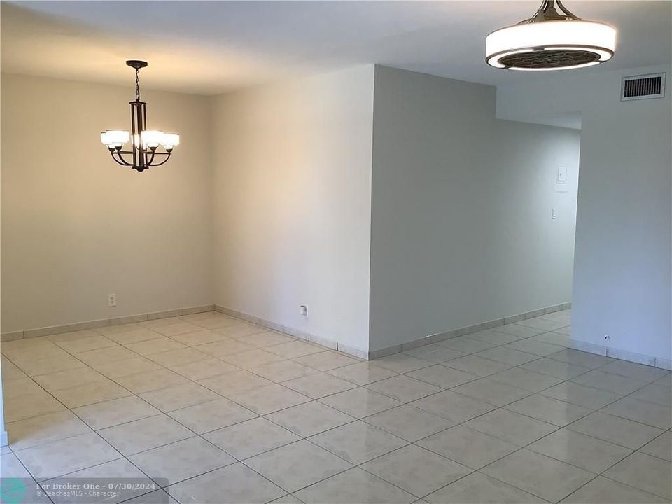 For Rent: $2,400 (2 beds, 2 baths, 965 Square Feet)