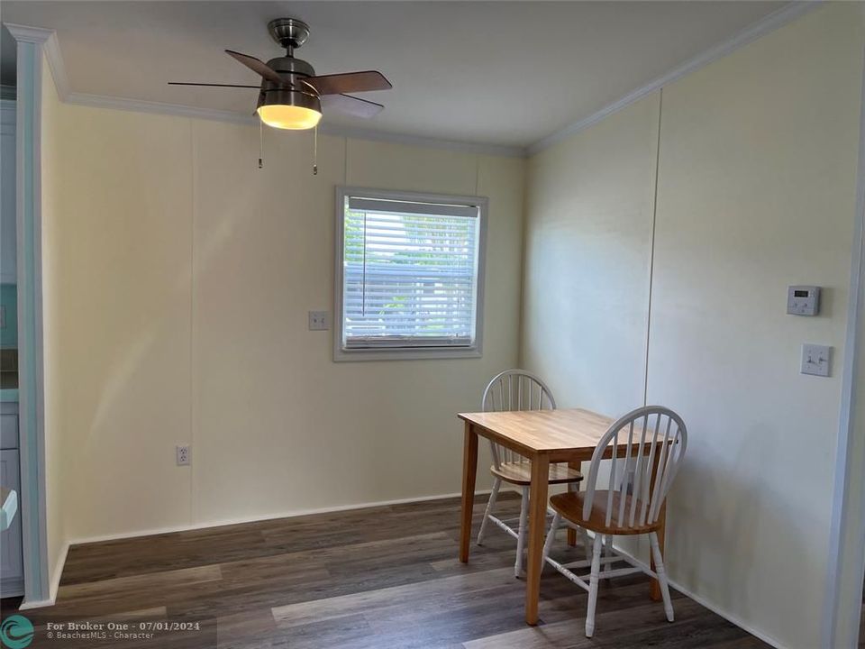 For Sale: $249,000 (2 beds, 2 baths, 1027 Square Feet)
