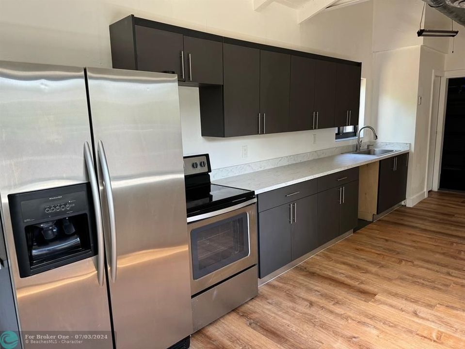 For Rent: $2,995 (2 beds, 1 baths, 1152 Square Feet)