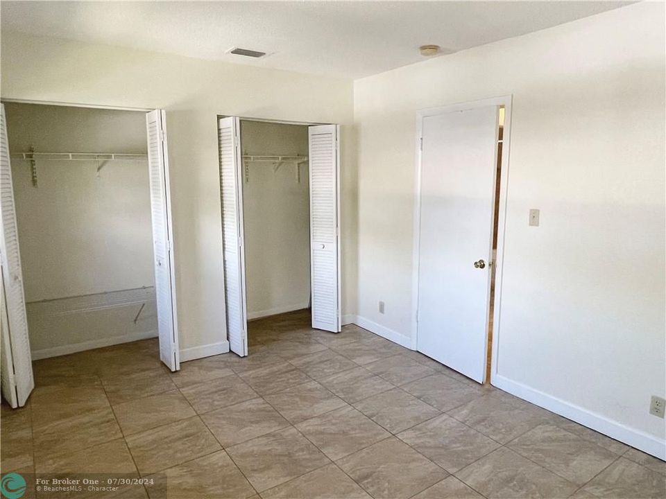 For Sale: $230,000 (1 beds, 1 baths, 595 Square Feet)