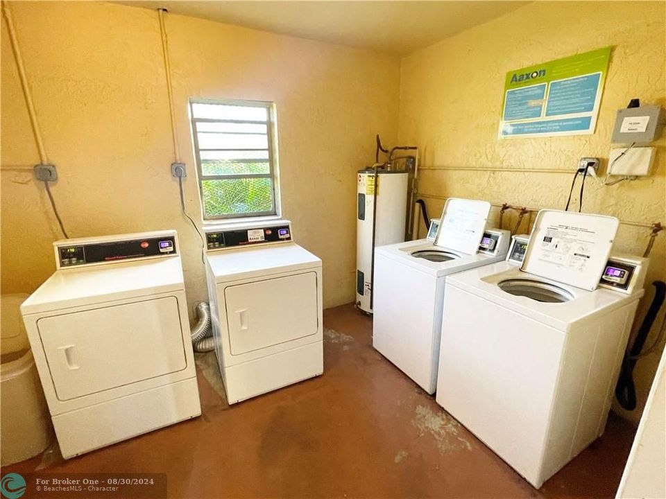 For Sale: $230,000 (1 beds, 1 baths, 595 Square Feet)