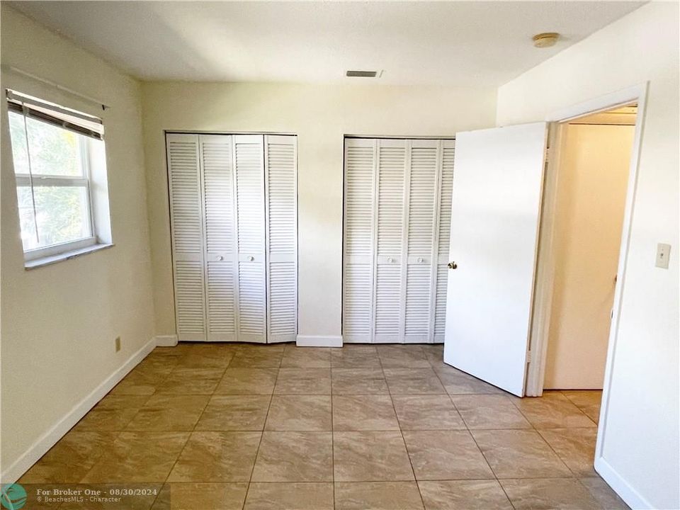 For Sale: $230,000 (1 beds, 1 baths, 595 Square Feet)