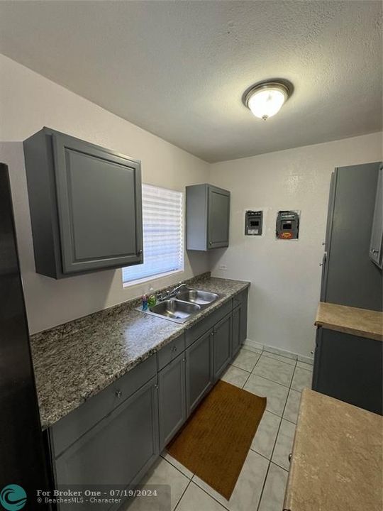 For Sale: $320,000 (3 beds, 1 baths, 1008 Square Feet)