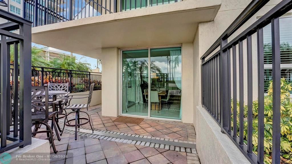 For Sale: $799,950 (2 beds, 2 baths, 1348 Square Feet)