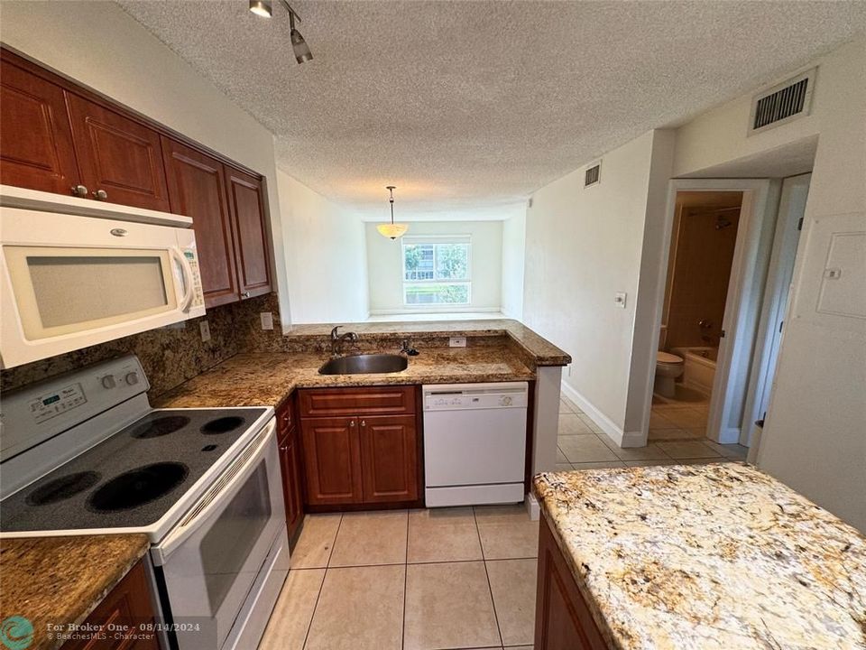 For Rent: $2,000 (2 beds, 2 baths, 770 Square Feet)