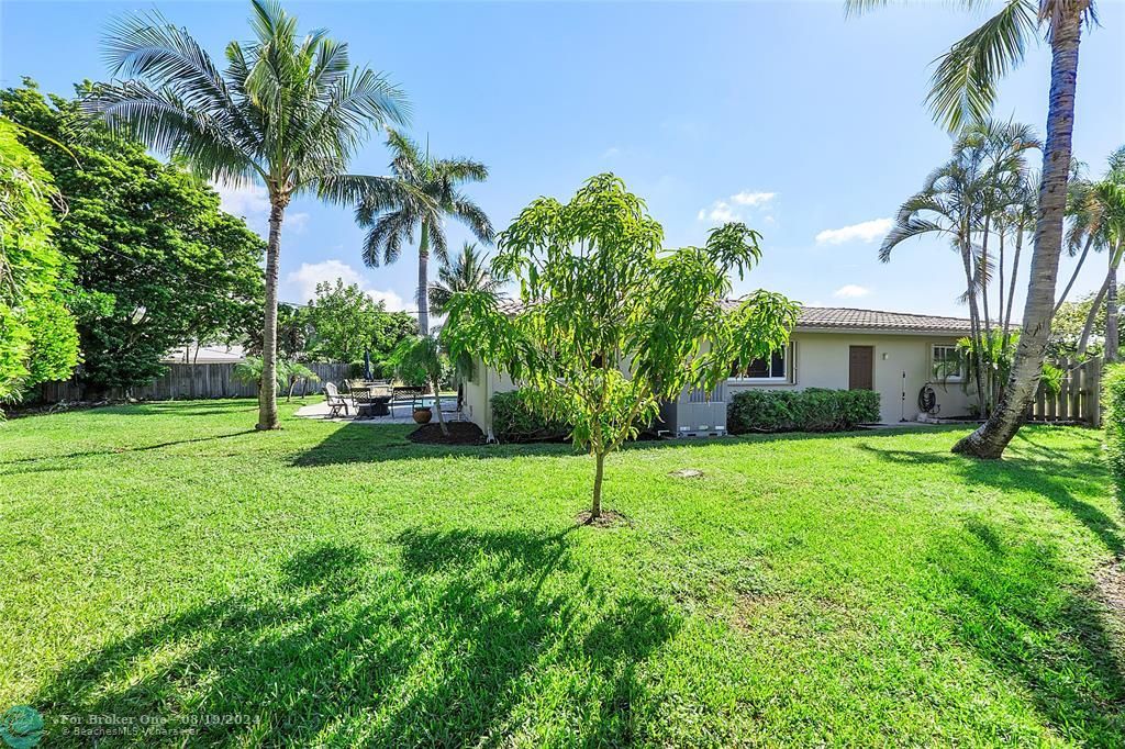 For Sale: $950,000 (3 beds, 2 baths, 1695 Square Feet)