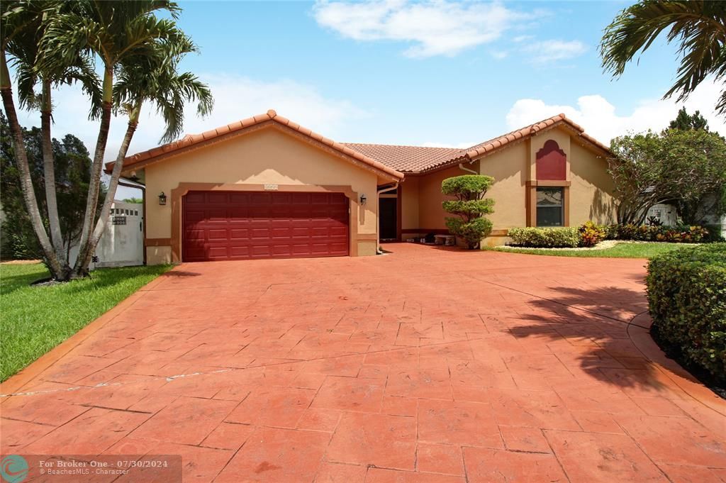 For Sale: $738,500 (4 beds, 2 baths, 2566 Square Feet)