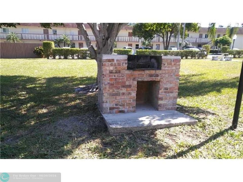 For Rent: $2,400 (2 beds, 2 baths, 1050 Square Feet)