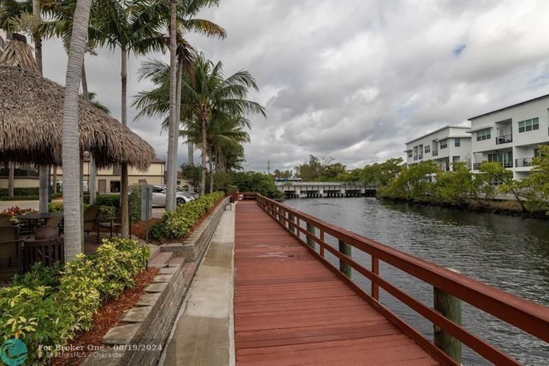 For Sale: $650,000 (2 beds, 2 baths, 1686 Square Feet)