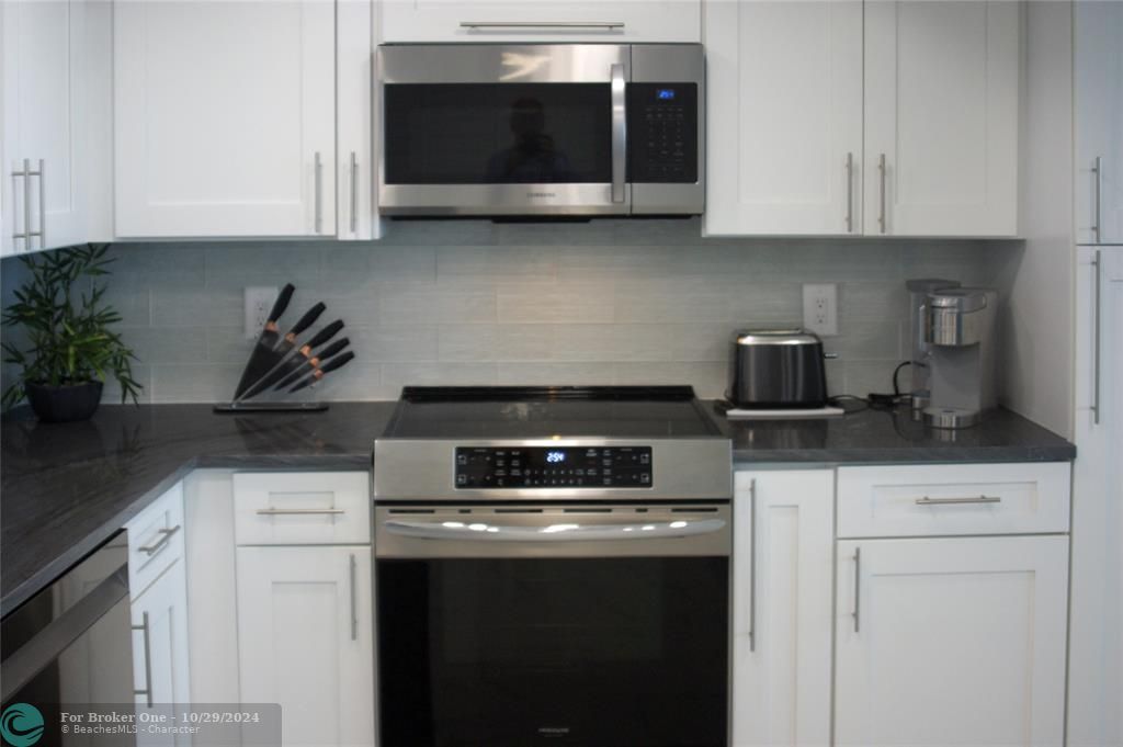 For Sale: $544,900 (2 beds, 2 baths, 1855 Square Feet)