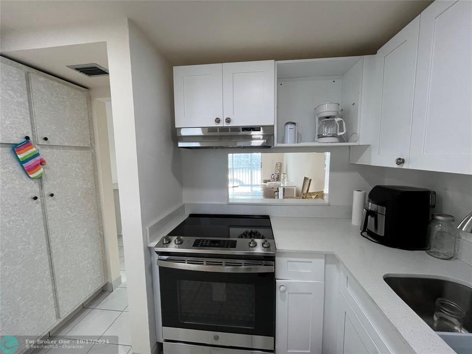 For Rent: $1,675 (1 beds, 1 baths, 777 Square Feet)