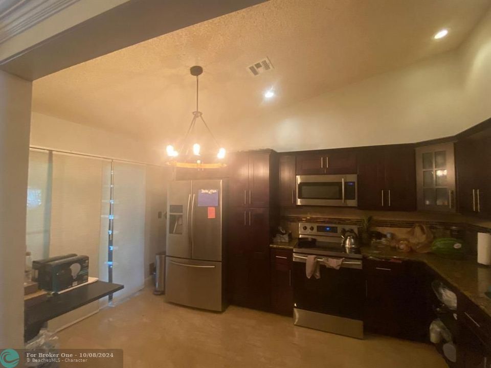 For Rent: $2,800 (3 beds, 2 baths, 1284 Square Feet)