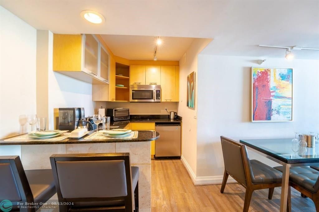 For Sale: $259,000 (2 beds, 2 baths, 1040 Square Feet)