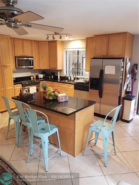 For Rent: $4,600 (3 beds, 2 baths, 1611 Square Feet)