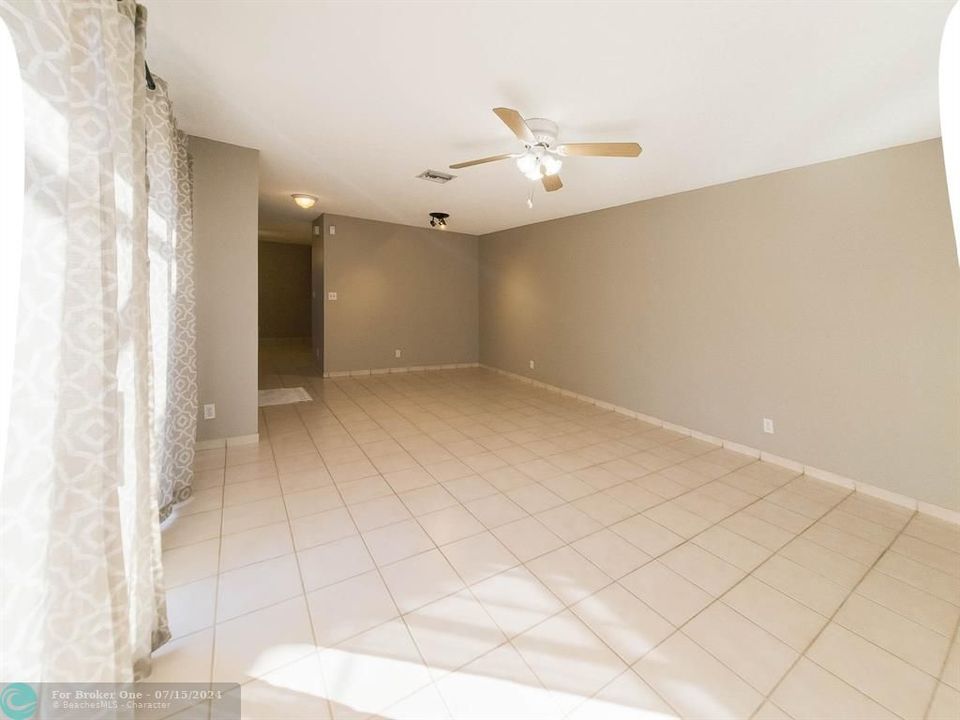 Active With Contract: $3,350 (3 beds, 2 baths, 1666 Square Feet)