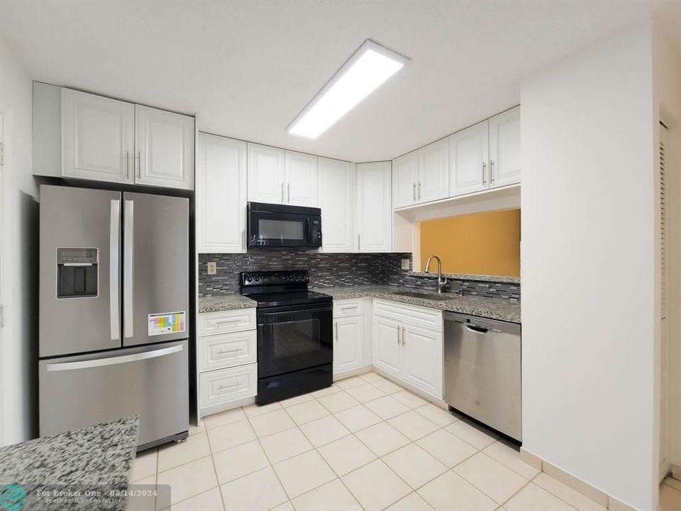 Active With Contract: $3,350 (3 beds, 2 baths, 1666 Square Feet)