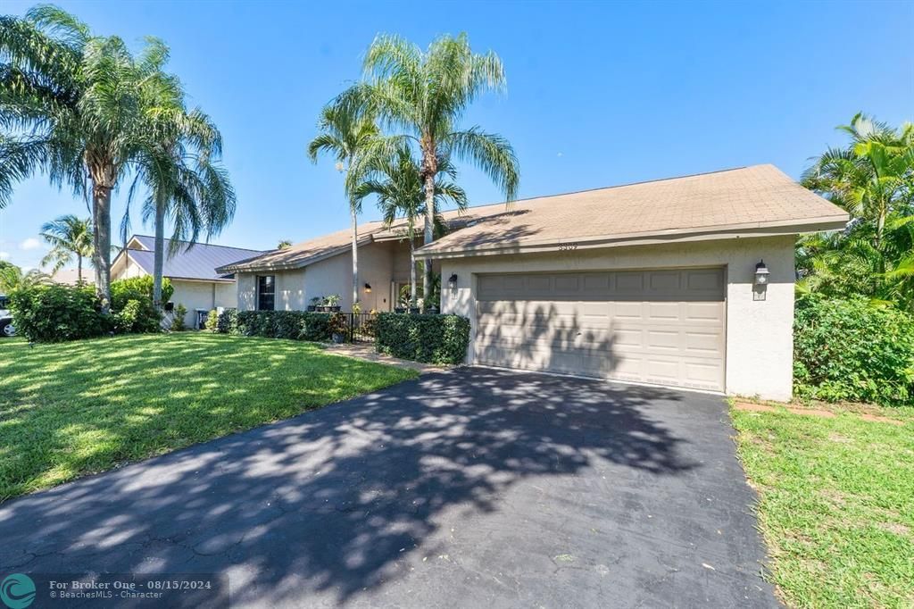 For Sale: $660,000 (3 beds, 2 baths, 1836 Square Feet)