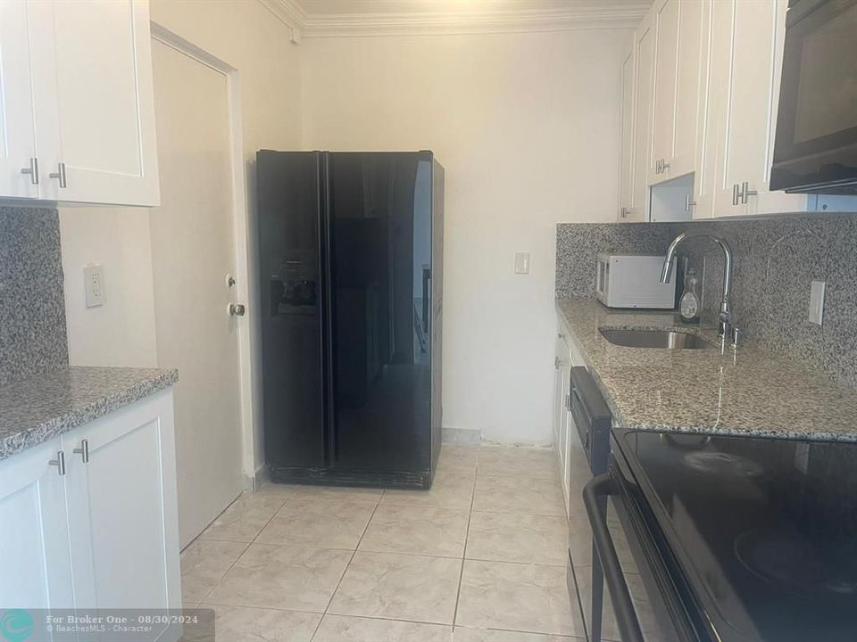 For Rent: $2,800 (2 beds, 2 baths, 1005 Square Feet)