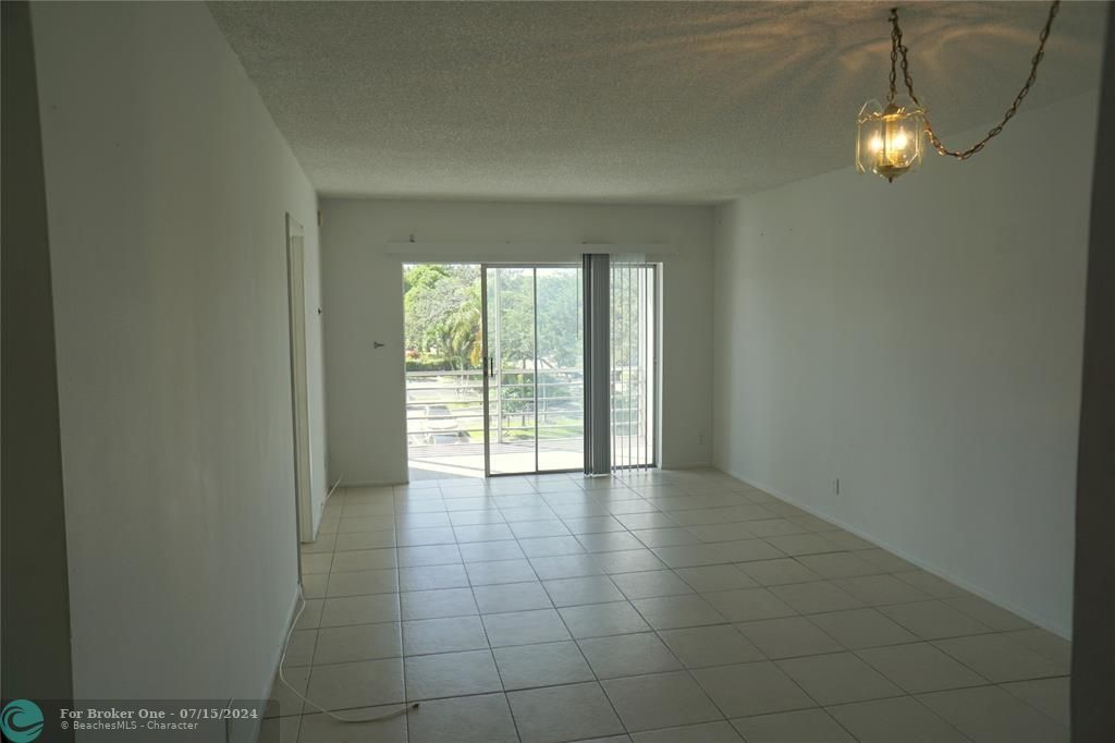 For Sale: $199,900 (2 beds, 2 baths, 1050 Square Feet)