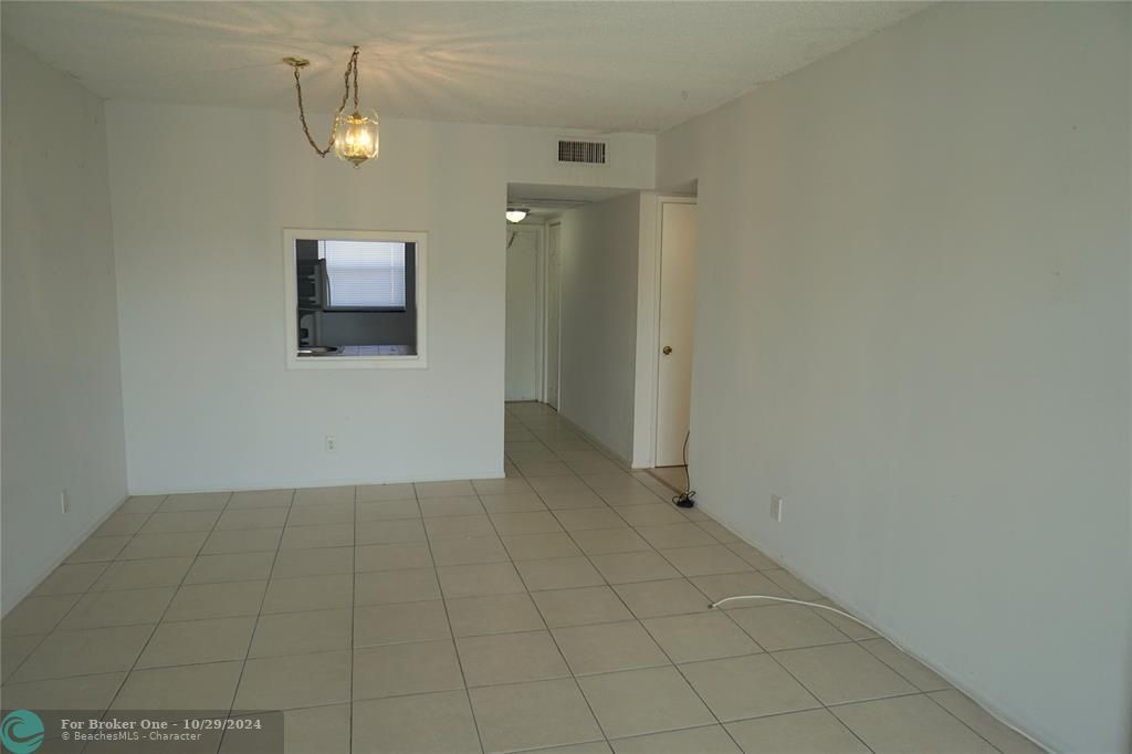 For Sale: $199,900 (2 beds, 2 baths, 1050 Square Feet)