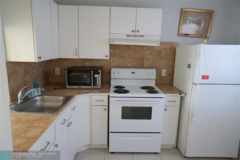 For Sale: $199,900 (2 beds, 2 baths, 1050 Square Feet)