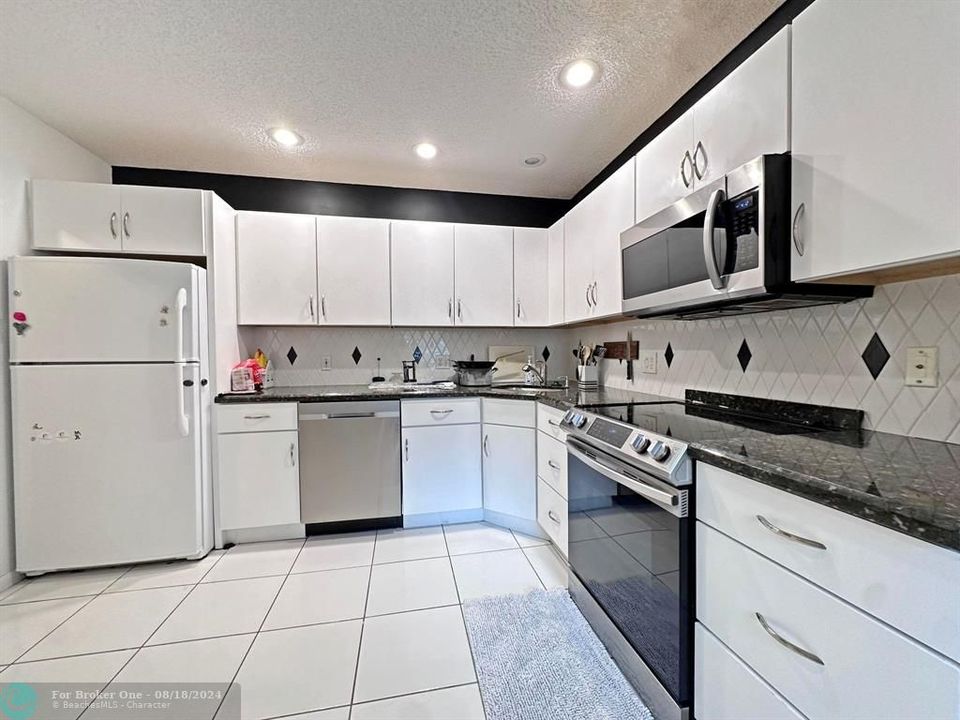 For Sale: $309,000 (3 beds, 2 baths, 1447 Square Feet)