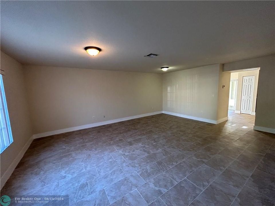 For Rent: $2,800 (3 beds, 2 baths, 1265 Square Feet)