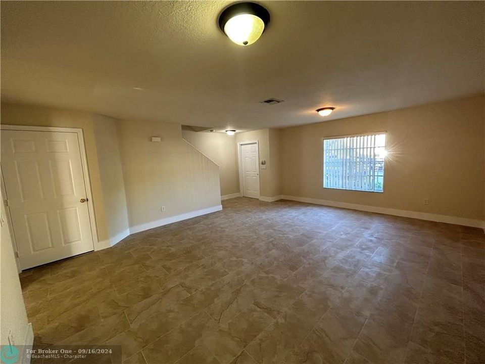 For Rent: $2,800 (3 beds, 2 baths, 1265 Square Feet)