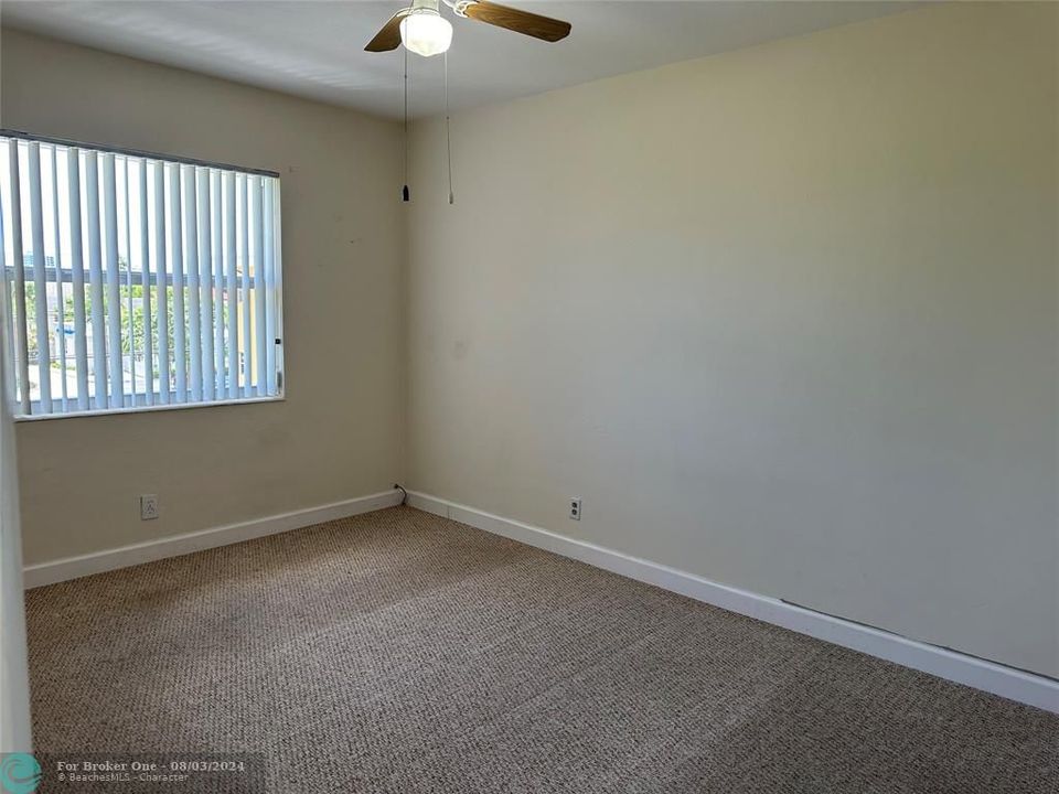 For Sale: $279,000 (1 beds, 1 baths, 560 Square Feet)