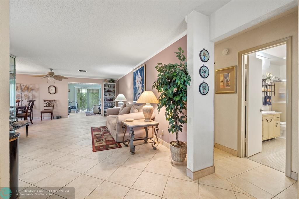 For Sale: $319,900 (2 beds, 2 baths, 1527 Square Feet)