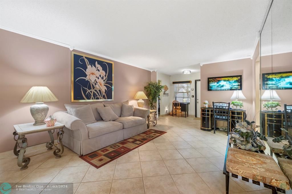For Sale: $319,900 (2 beds, 2 baths, 1527 Square Feet)