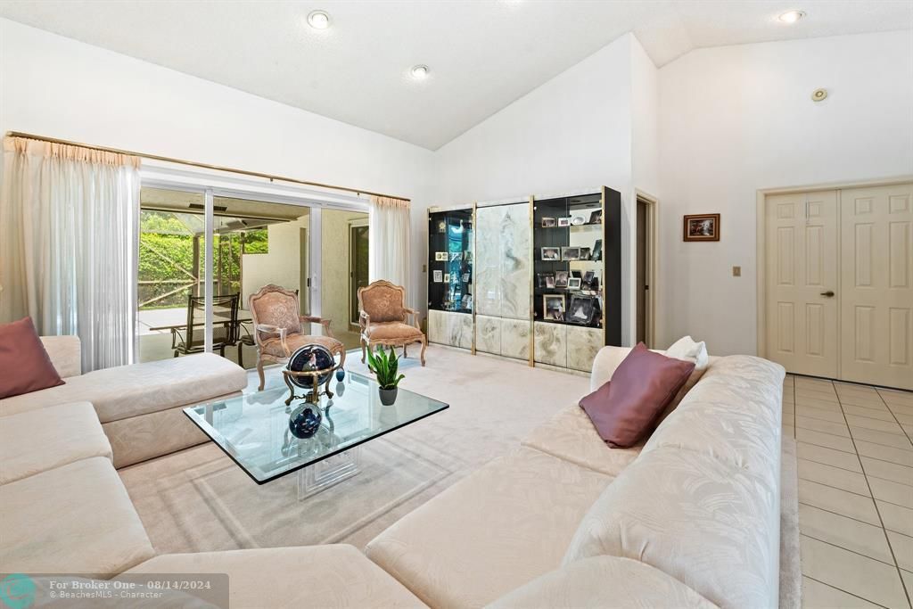 For Sale: $1,100,000 (4 beds, 2 baths, 2607 Square Feet)