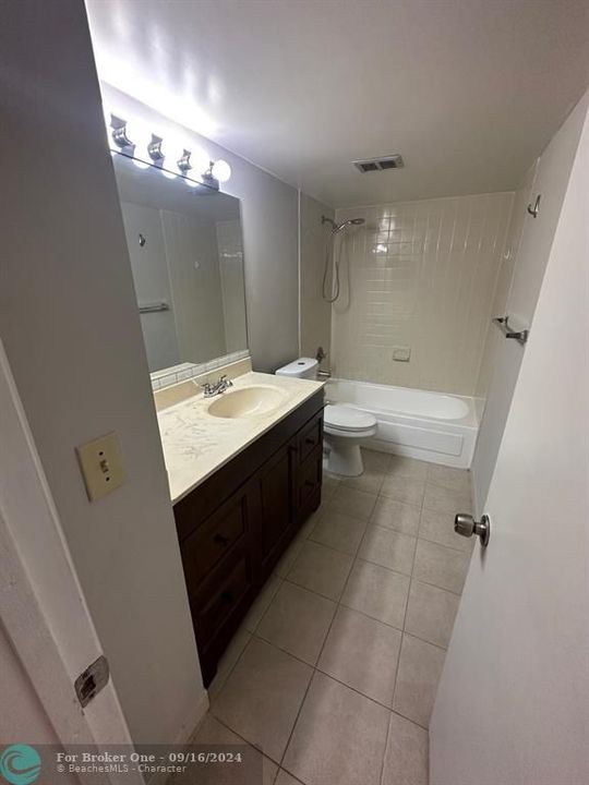 For Rent: $1,750 (1 beds, 1 baths, 733 Square Feet)