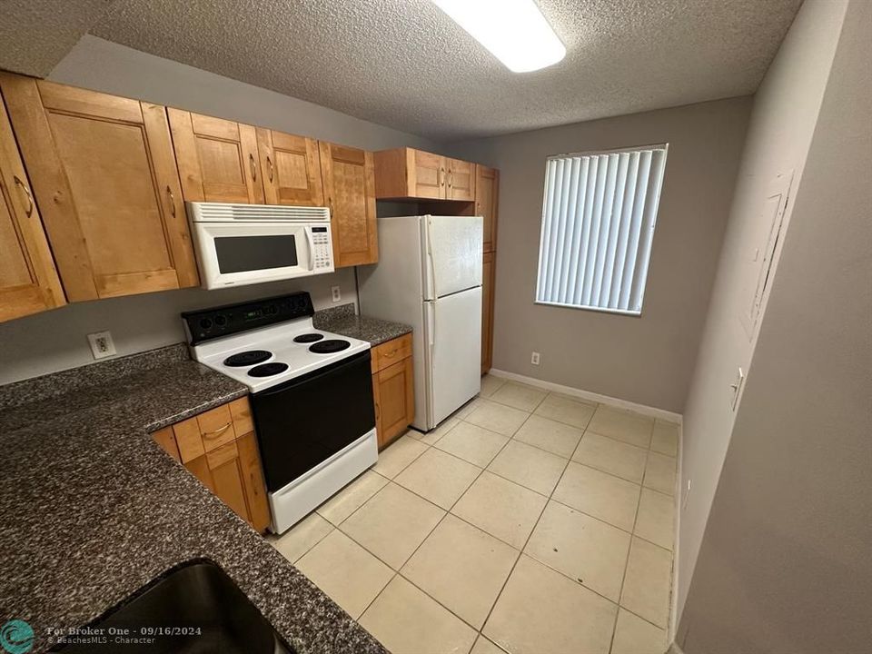 For Rent: $1,750 (1 beds, 1 baths, 733 Square Feet)