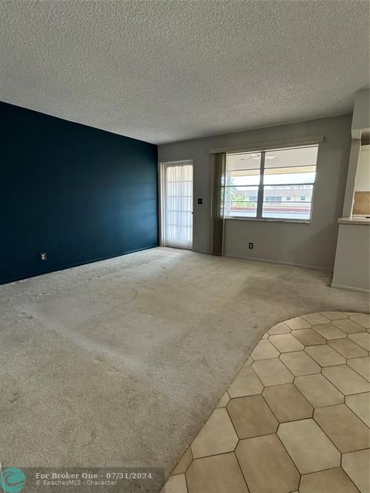 For Sale: $190,000 (2 beds, 2 baths, 945 Square Feet)