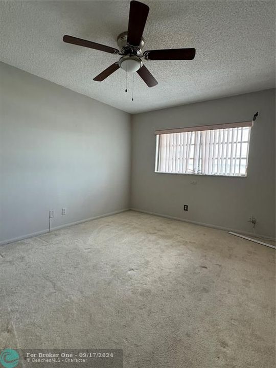 For Sale: $190,000 (2 beds, 2 baths, 945 Square Feet)