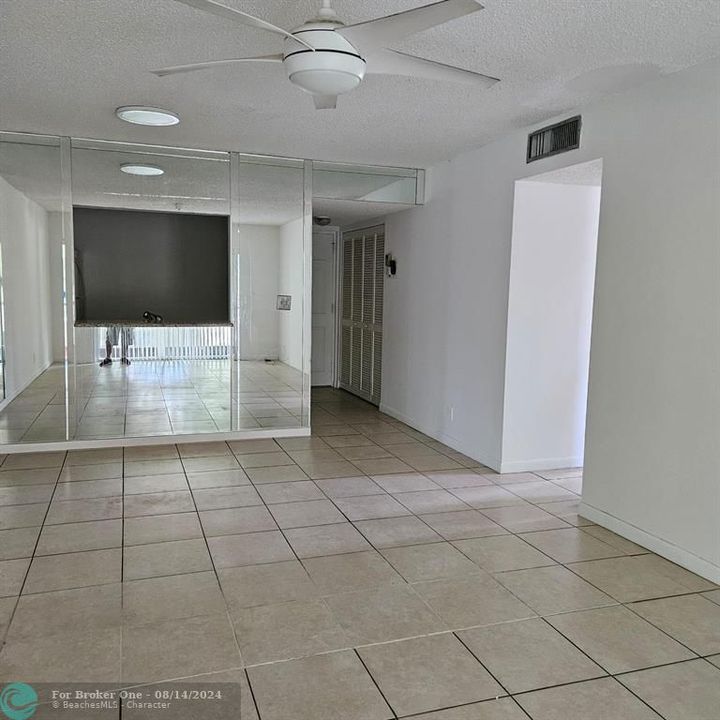 For Rent: $1,800 (2 beds, 1 baths, 850 Square Feet)