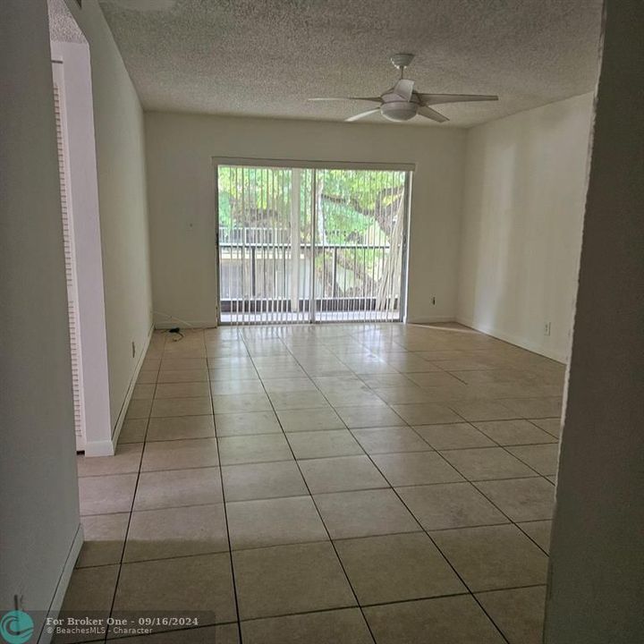 For Rent: $1,800 (2 beds, 1 baths, 850 Square Feet)