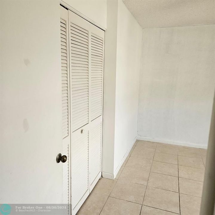 For Rent: $1,800 (2 beds, 1 baths, 850 Square Feet)