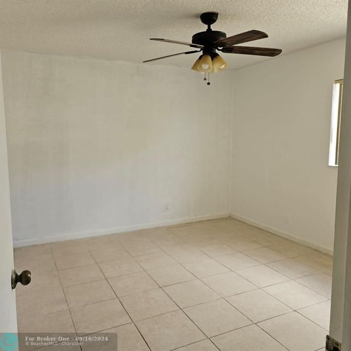 For Rent: $1,800 (2 beds, 1 baths, 850 Square Feet)