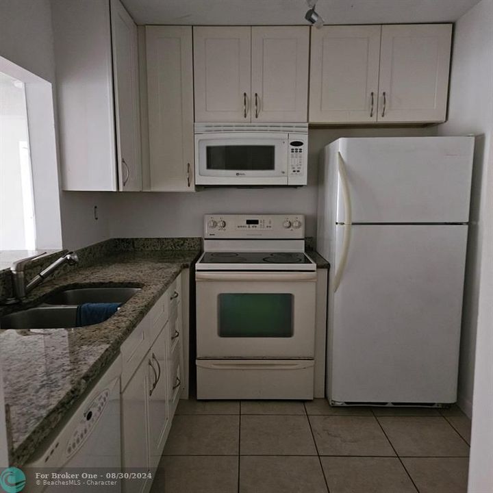 For Rent: $1,800 (2 beds, 1 baths, 850 Square Feet)