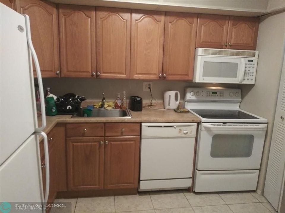 For Rent: $1,495 (1 beds, 1 baths, 750 Square Feet)