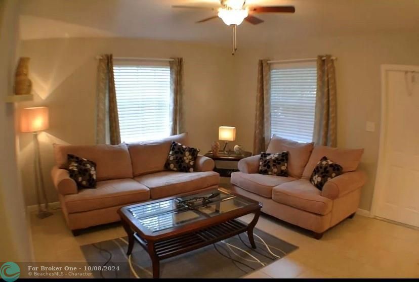 For Rent: $1,600 (1 beds, 1 baths, 800 Square Feet)