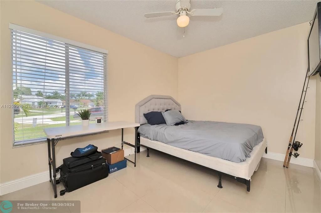 For Rent: $3,800 (3 beds, 2 baths, 1132 Square Feet)